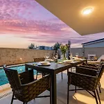 Twin Royal Sabunike Villa *