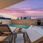 Twin Royal Sabunike Villa