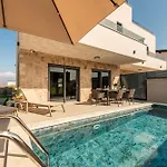 Villa Twin Royal Sabunike