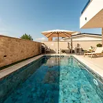 Twin Royal Sabunike Villa