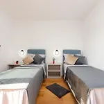 Twin Royal Sabunike Privlaka