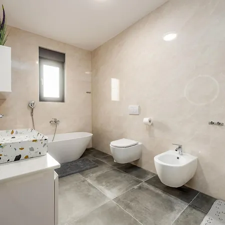 Seaview Twin Royal With Heated Pool, Jacuzzi And Sauna 别墅 普利拉卡