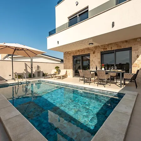 Seaview Twin Royal With Heated Pool, Jacuzzi And Sauna * 普利拉卡