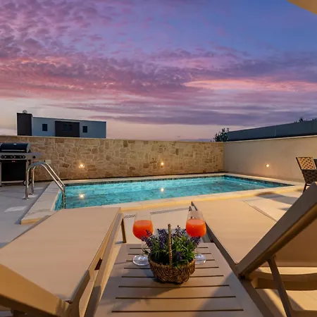 Seaview Twin Royal With Heated Pool, Jacuzzi And Sauna * 普利拉卡