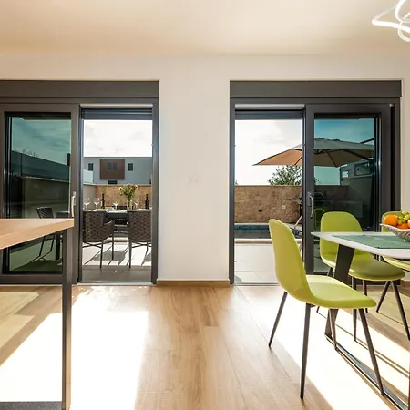 Seaview Twin Royal With Heated Pool, Jacuzzi And Sauna *