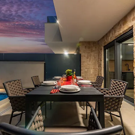 Seaview Twin Royal With Heated Pool, Jacuzzi And Sauna 普利拉卡