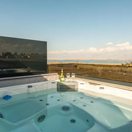 Seaview Twin Royal With Heated Pool, Jacuzzi And Sauna