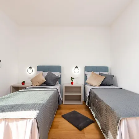 Seaview Twin Royal With Heated Pool, Jacuzzi And Sauna 普利拉卡