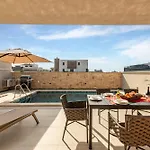 Vila Twin Royal Sabunike *