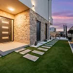 Vila Twin Royal Sabunike