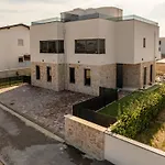 Vila Twin Royal Sabunike