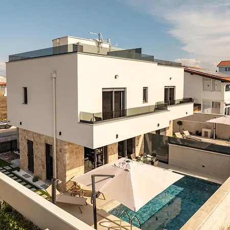 Seaview Twin Royal With Heated Pool, Jacuzzi And Sauna - By Ta Leut Agency بريفلاكا