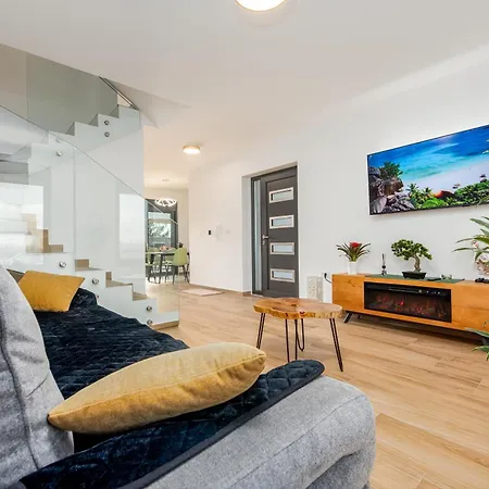 Seaview Twin Royal With Heated Pool, Jacuzzi And Sauna Villa