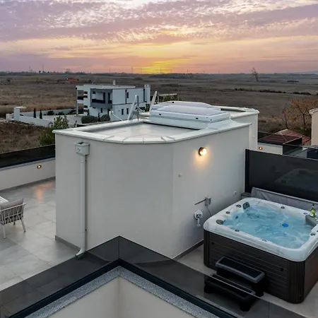 Villa Seaview Twin Royal With Heated Pool, Jacuzzi And Sauna *