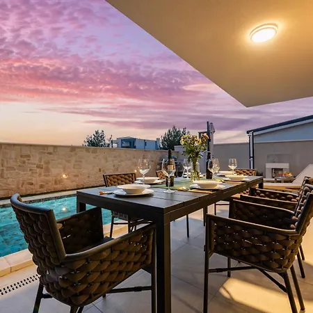 Seaview Twin Royal With Heated Pool, Jacuzzi And Sauna Villa *