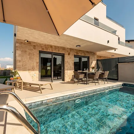 Villa Seaview Twin Royal With Heated Pool, Jacuzzi And Sauna