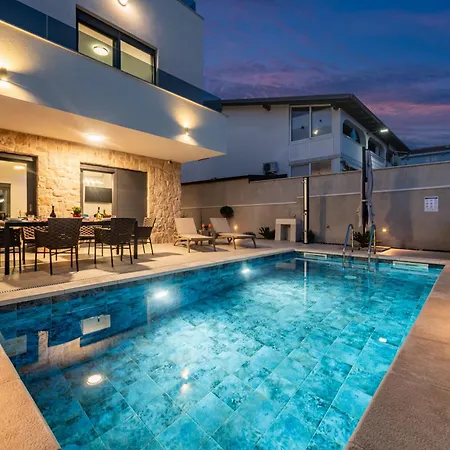 Seaview Twin Royal With Heated Pool, Jacuzzi And Sauna Villa *