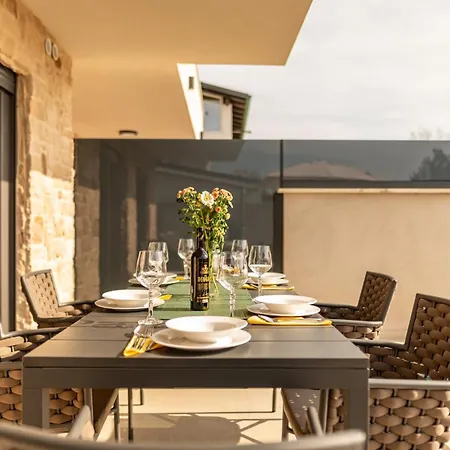 Seaview Twin Royal With Heated Pool, Jacuzzi And Sauna *