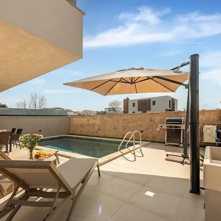 Seaview Twin Royal With Heated Pool, Jacuzzi And Sauna *