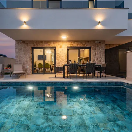 Seaview Twin Royal With Heated Pool, Jacuzzi And Sauna Privlaka (Zadar)