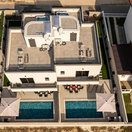 Twin Royal Sabunike Villa