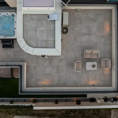 Seaview Twin Royal With Heated Pool, Jacuzzi And Sauna Villa *