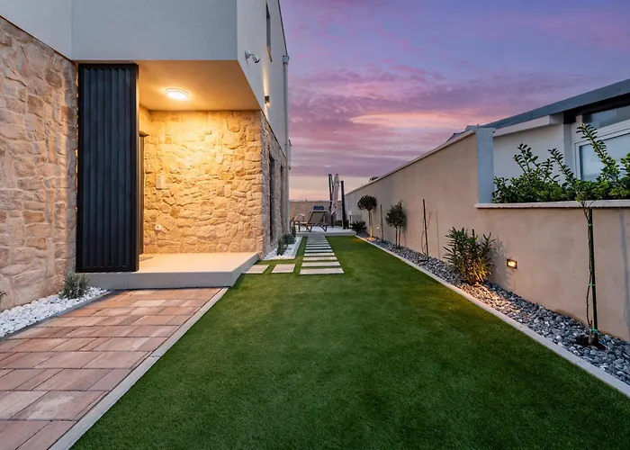 Willa Twin Royal Sabunike *