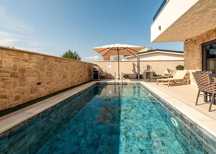 Twin Royal Sabunike Villa