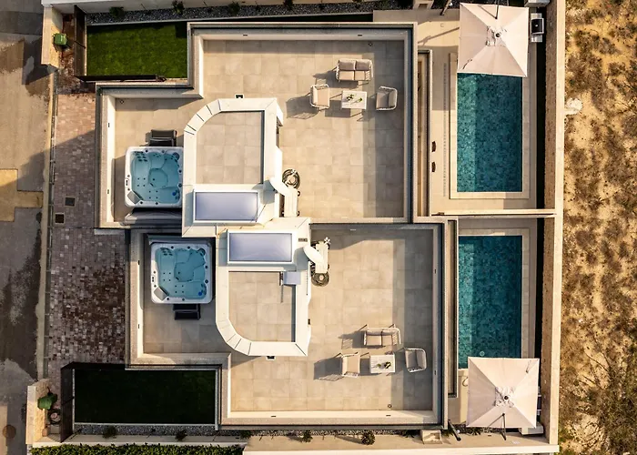 Twin Royal Sabunike Villa